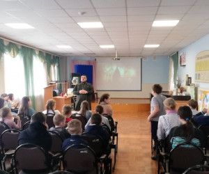 В духовно-просветительском центре Нового Оскола прошла встреча детей со священником