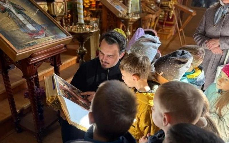 Дети пришли в собор