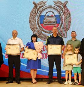 Новооскольских инспекторов ДПС поздравили с профессиональным праздником