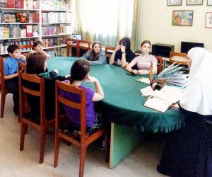 Пасхальный праздник "Весенняя радость" активисты подарили ребятам из детского дома