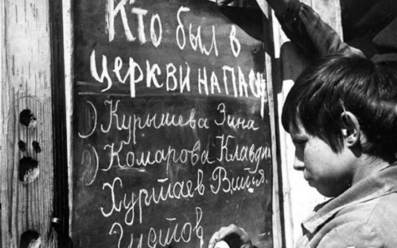 Пионер на пасхальной службе