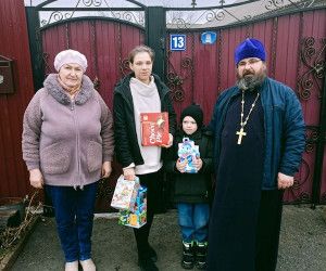 Духовенство Новооскольского благочиния поздравило детей участников СВО с Новым годом