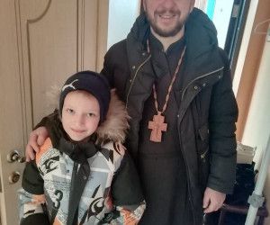 Духовенство Новооскольского благочиния поздравило детей участников СВО с Новым годом