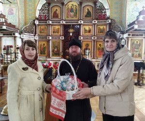 Дети из новооскольского садика "Мозаика" готовятся к наступающему празднику Пасхи.