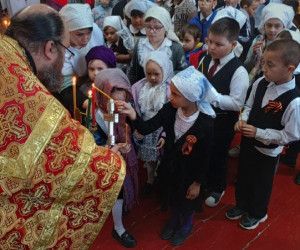 Учащиеся Тростенецкой школы побывали в храме на Светлой Седмице