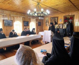 В Холковском монастыре обсудили, как древние монашеские традиции помогают современному человеку