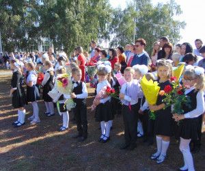 Новооскольские священнослужители благословили учеников на новый учебный год