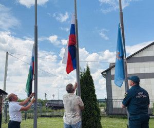 Ветераны пожарной охраны почтили память героев и посетили святыни в преддверии Дня России