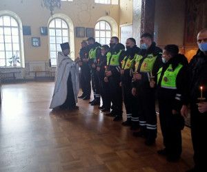 Инспекторы ГИБДД Новооскольского района почтили память жертв ДТП на дорогах Белгородчины.