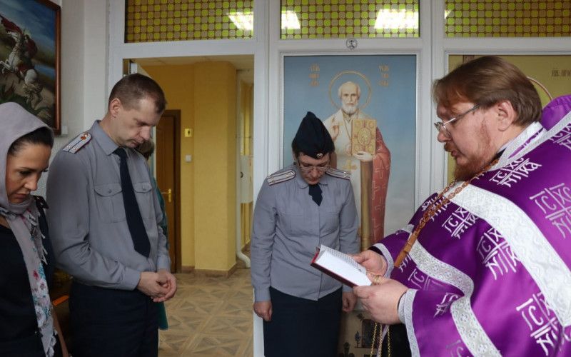 В молитвенной комнате УФСИН совершили Царские Часы Великого Пятка