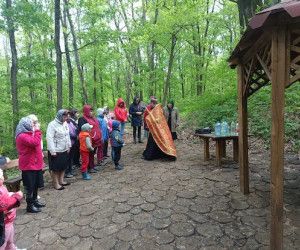 На Георгиевском источнике в Солонец-Поляне отслужен водосвятный молебен