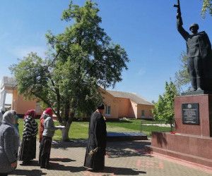 В День Победы на мемориалах Новооскольского района совершены заупокойные литии