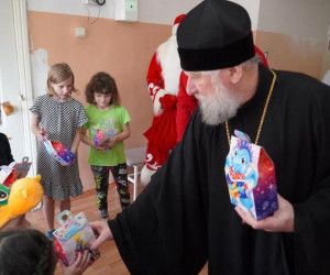 Новогодние поздравления работников экстренных служб и детей находящихся на лечении в больнице