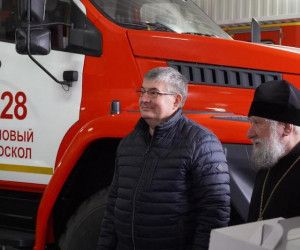 Новогодние поздравления работников экстренных служб и детей находящихся на лечении в больнице