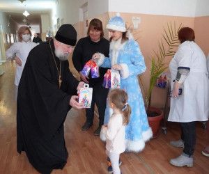 Новогодние поздравления работников экстренных служб и детей находящихся на лечении в больнице